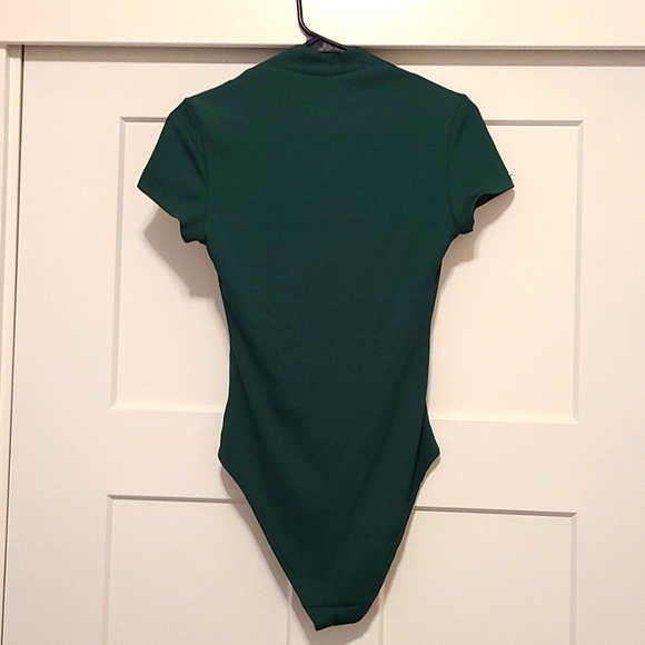 Ribbed Deep V Bodysuit - Picture 2 of 4